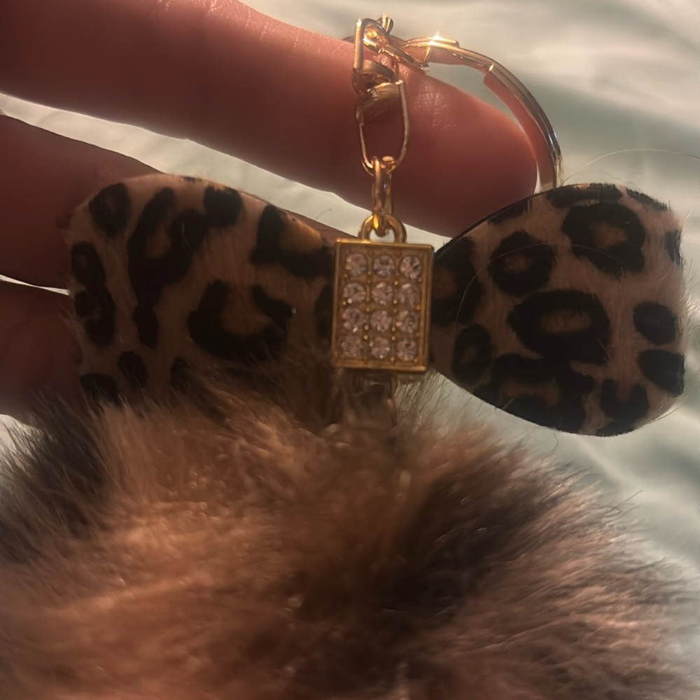 Boutique Leopard Animal Print Pom Pom Bling Bow Bag charm Keychain New - Picture 4 of 7